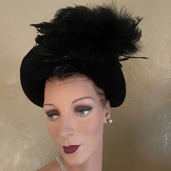 STUNNING 19409s\' BLACK FELT HAT WITH INDENTED BRIM AND BLACK FEATHER SPRAY main image 10